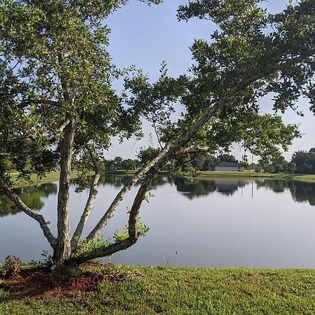 Port Saint Lucie A Little Piece Of Heaven- Peaceful Lake View Apartment- 1 Min From I95 And Turnpike Port St. Lucie Esterno foto