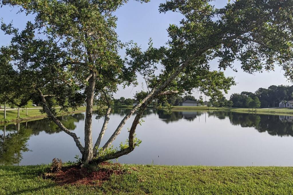Port Saint Lucie A Little Piece Of Heaven- Peaceful Lake View Apartment- 1 Min From I95 And Turnpike Port St. Lucie Esterno foto